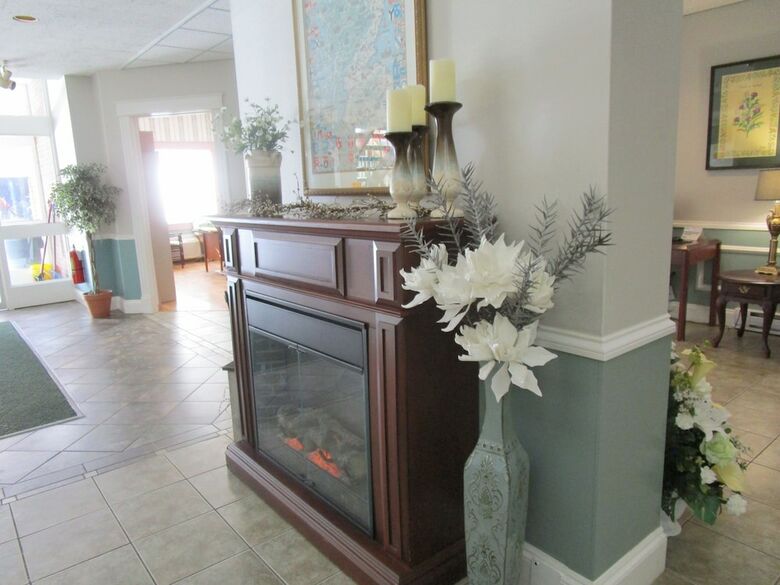 Hotel Claymore Inn & Suites
