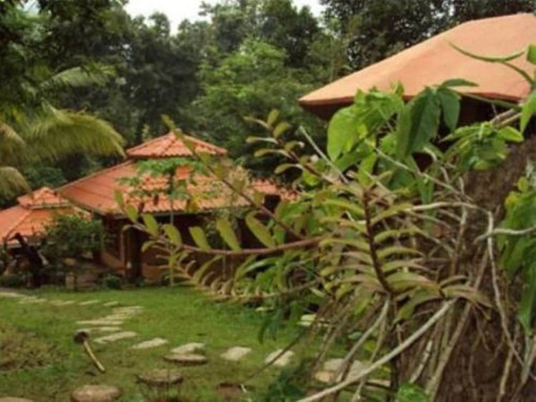 Hotel Baan Phuthadol
