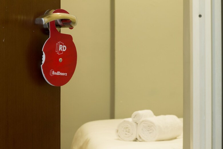 Hotel Reddoorz Plus Near Rs Pertamina