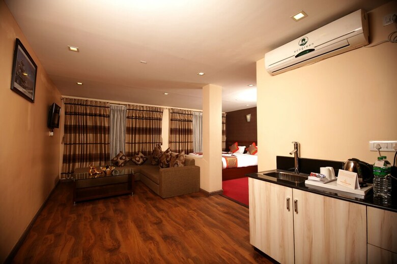 Yellow Pagoda Hotel