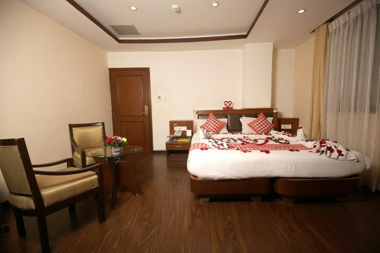 Yellow Pagoda Hotel