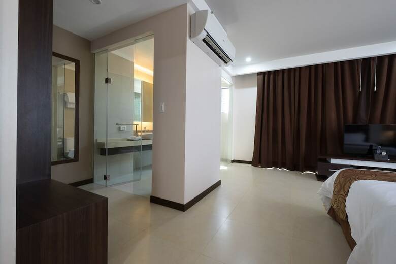 Kew Hotel