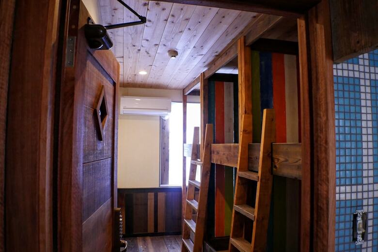 Hostal The Pax Hostel / Cafe / Records