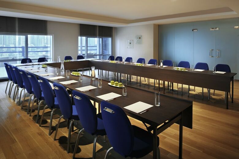Dubai Marriott Harbour Hotel & Suites