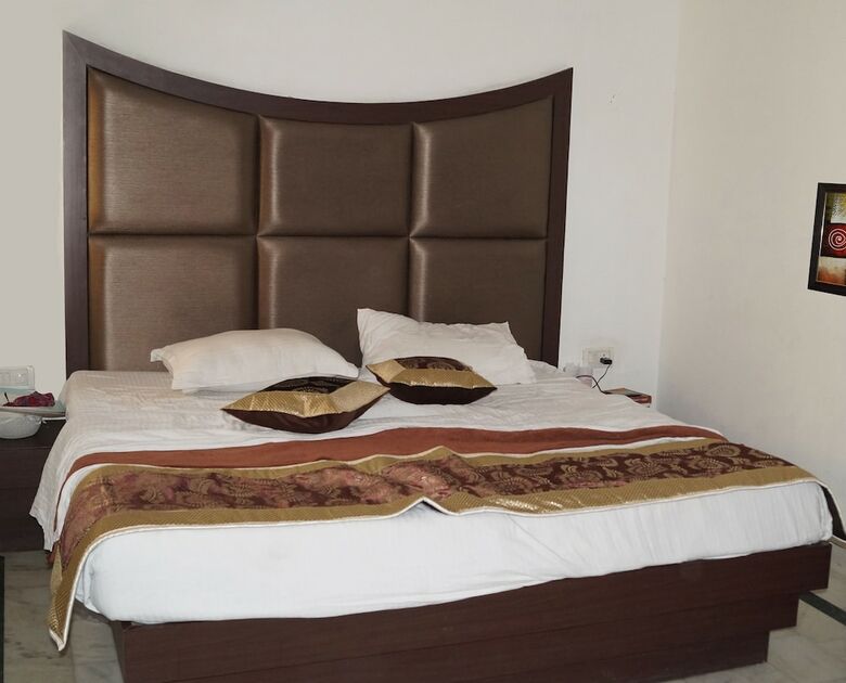 Hotel Optimum Sheela Inn @ Taj