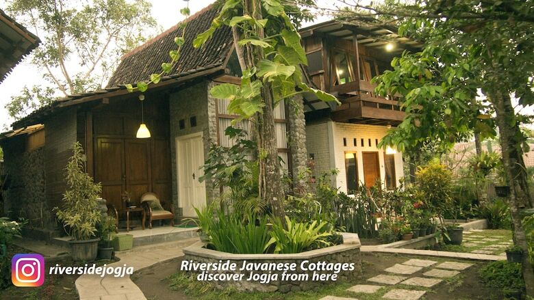 Hotel The Riverside Javanese Cottages