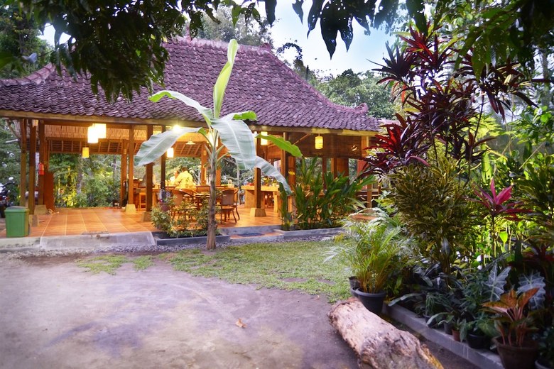 Hotel The Riverside Javanese Cottages
