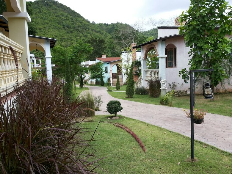 Hotel Stamp Hills Resort & Restaurant