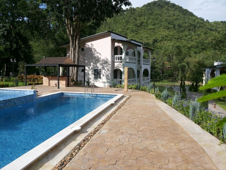 Hotel Stamp Hills Resort & Restaurant
