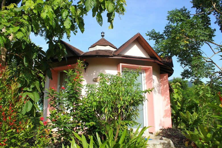 Hotel The Happiness Resort