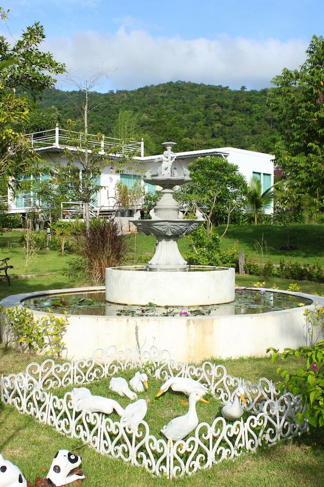 Hotel The Happiness Resort