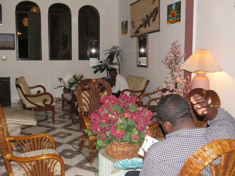 Hotel L'eternel Est Mon Secours