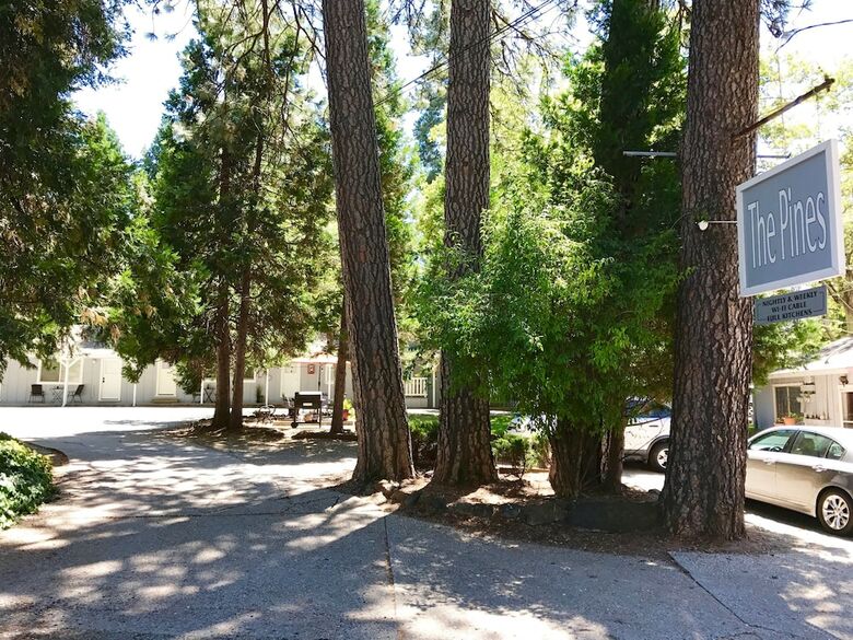 The Pines Motel And Cottages