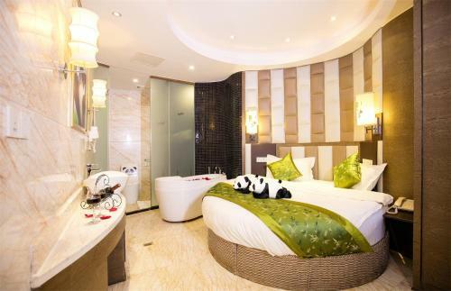 Chengdu Panda Prince Culture Hotel