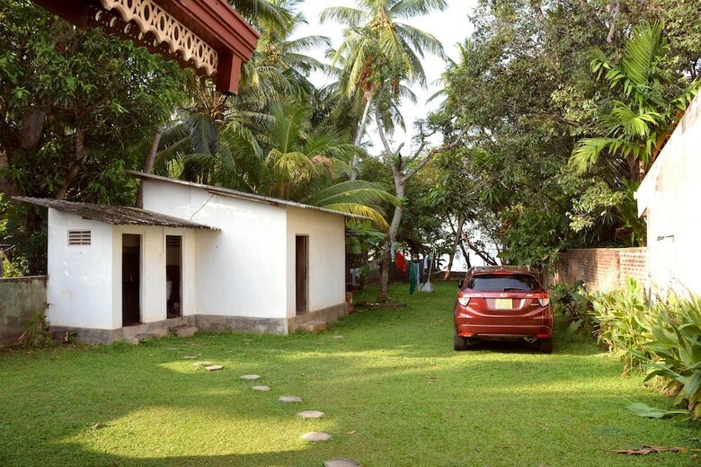 Hostal Hostel First Colombo Airport