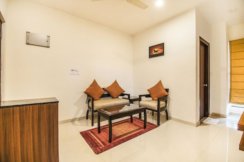 Fabhotel Oakwoods Serai