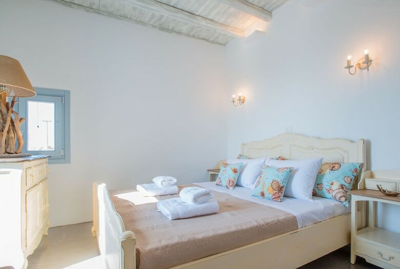 Aelia Paros Villas
