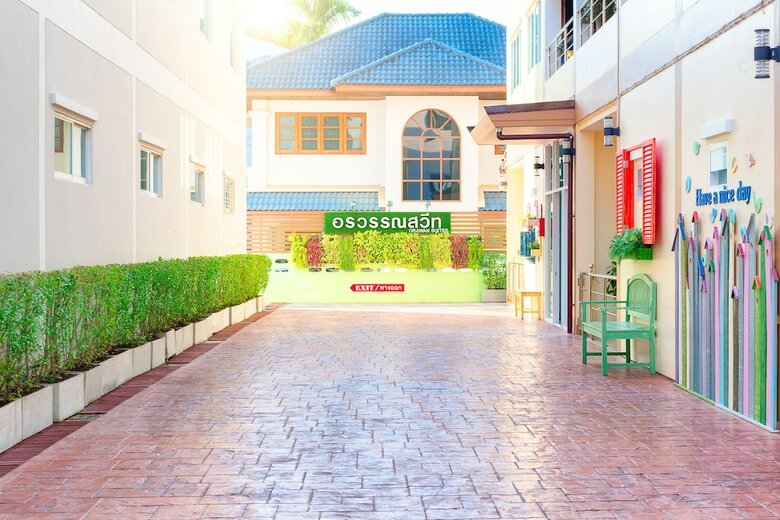 Apartamentos Orawan Suites
