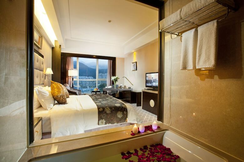 Jiande Peninsula Kai Hao Hotel