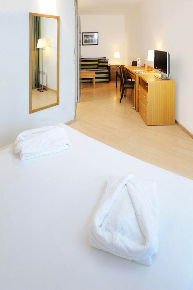 Residhome Appart Hotel Paris-massy