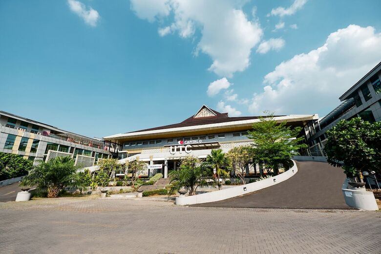 Capital O 1571 Utc Hotel Semarang