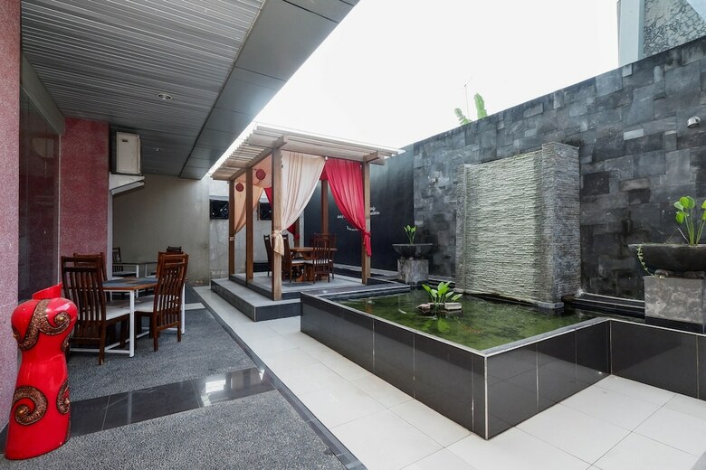 Capital O 1571 Utc Hotel Semarang