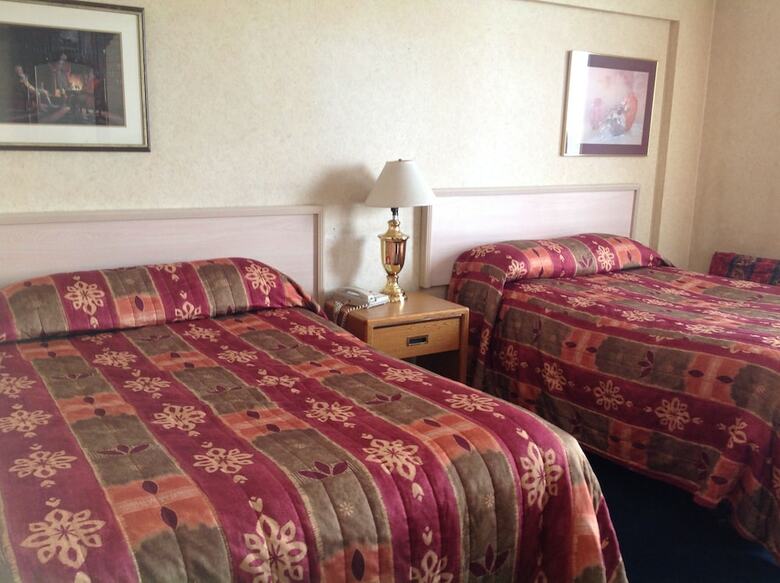 Town And Country Hotel