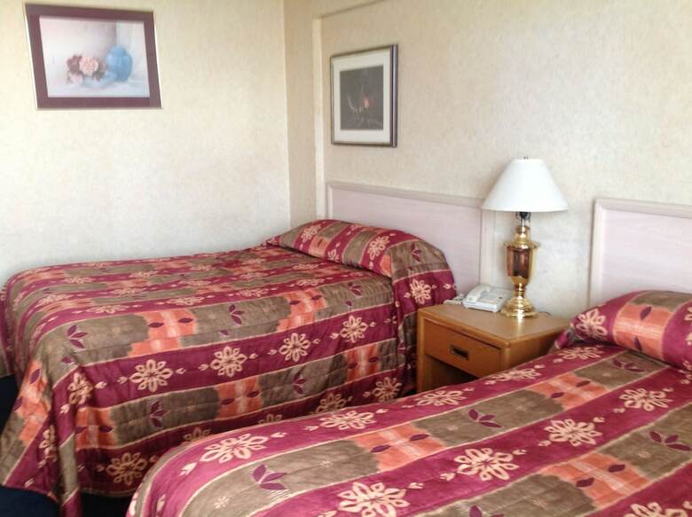 Town And Country Hotel