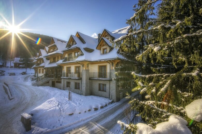 Gold Hotel