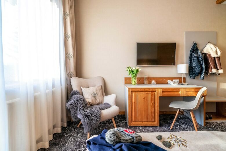Gold Hotel