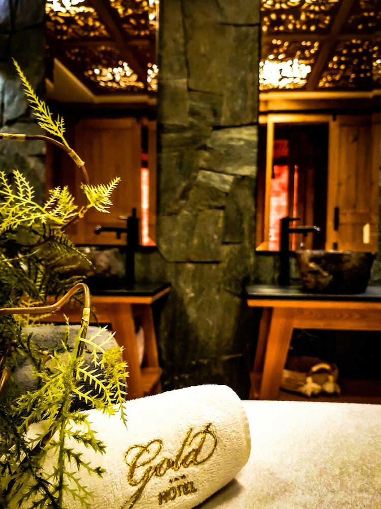 Gold Hotel