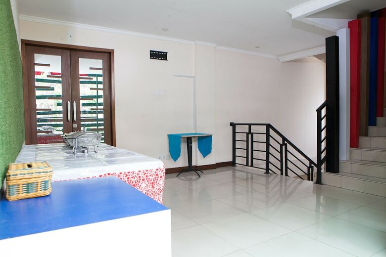 Hotel Reddoorz Plus @ Erlich Pasir Kaliki