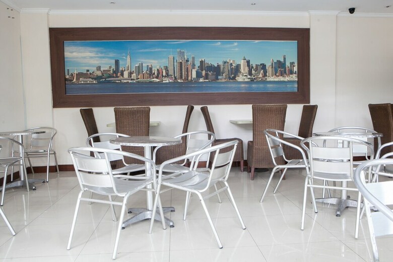 Hotel Reddoorz Plus @ Erlich Pasir Kaliki