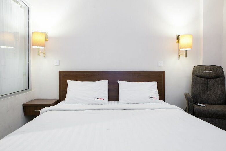 Hotel Reddoorz Plus @ Erlich Pasir Kaliki
