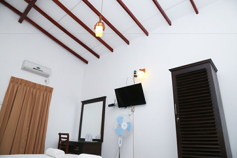 Moon Hills Hotel