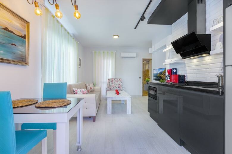 Twin Apart Hotel