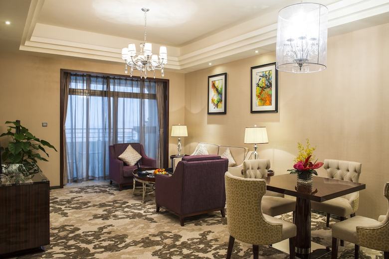 Longjiang Country Garden Phoenix Hotel