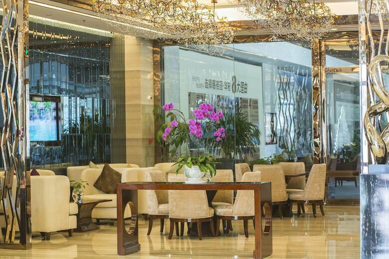 Longjiang Country Garden Phoenix Hotel