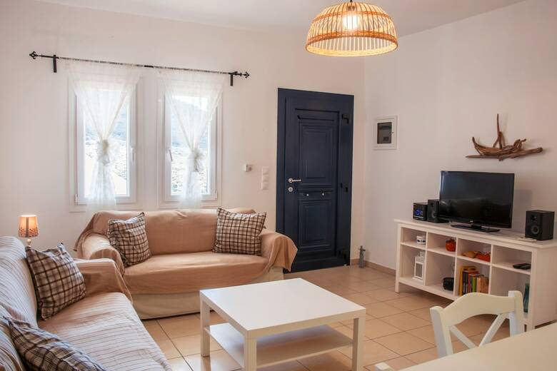 Luxury Family Apartment - Pool, Seaview, 200m Beach