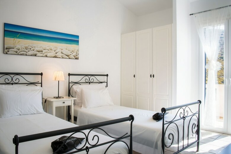 Luxury Family Apartment - Pool, Seaview, 200m Beach
