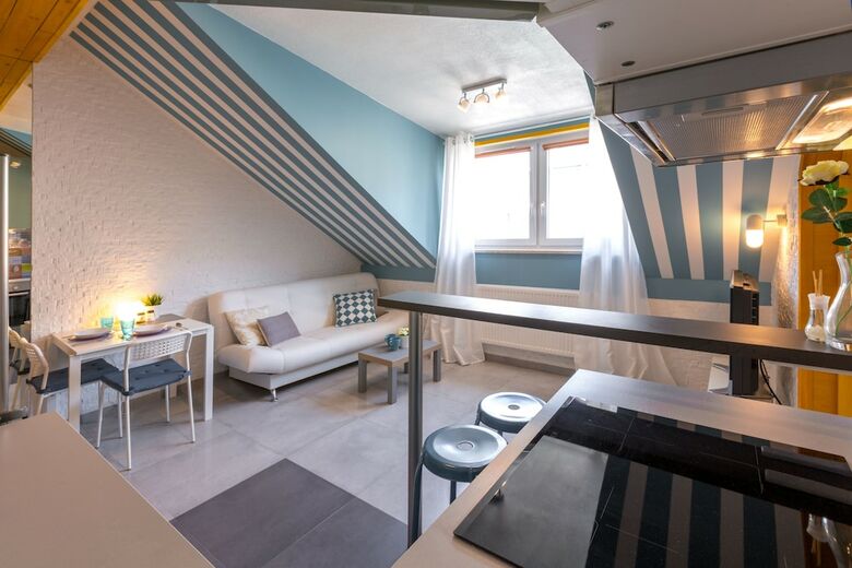 Friendhouse Apartments - Train Station Area