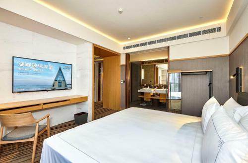 Tongli Lake View Hotel