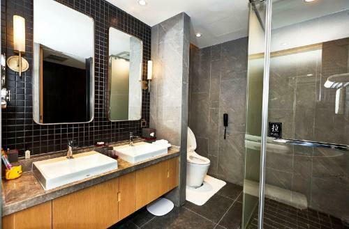 Tongli Lake View Hotel