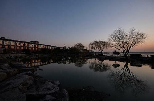 Tongli Lake View Hotel