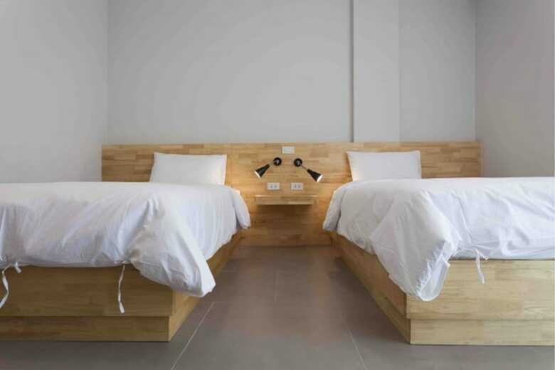 Easy Hotel