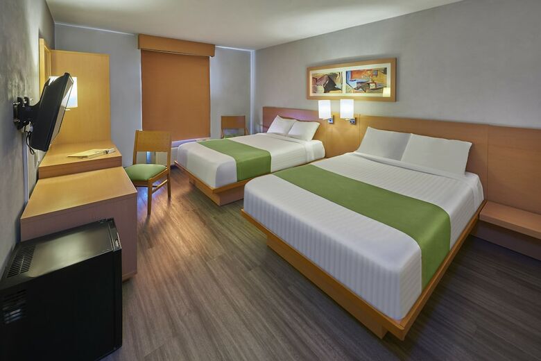 Hotel City Express Celaya Parque