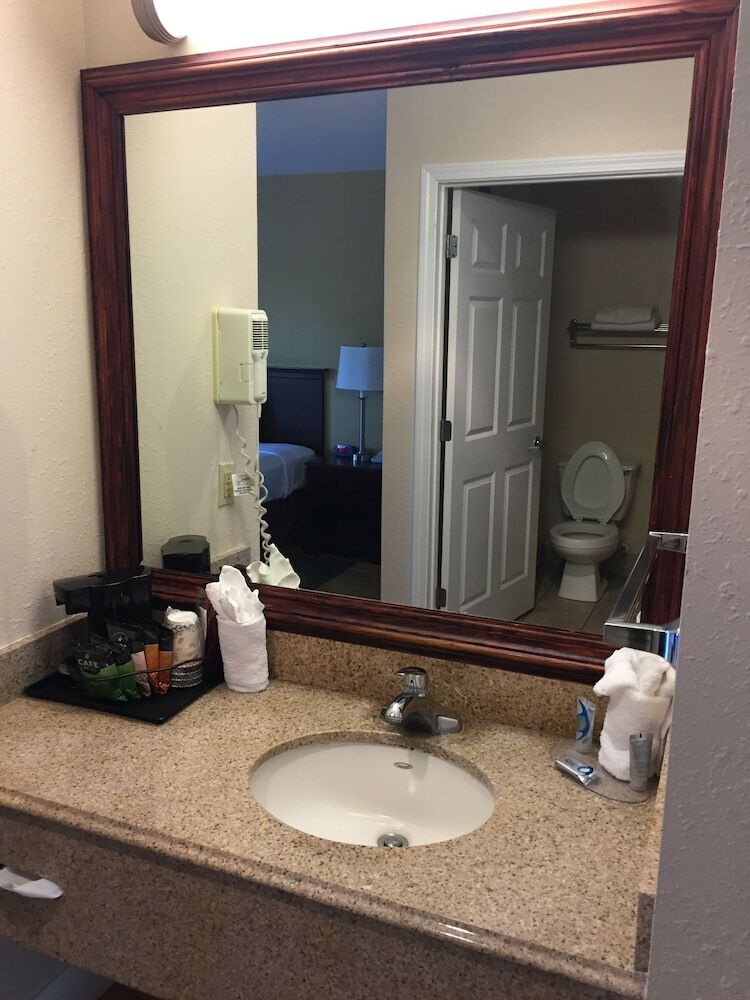 Hotel Best Inn & Suites