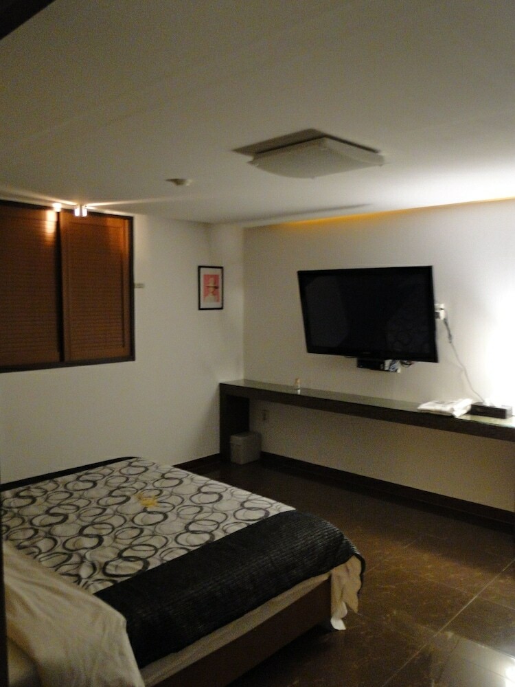 Nyxfox Hotel