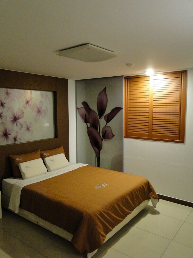 Nyxfox Hotel