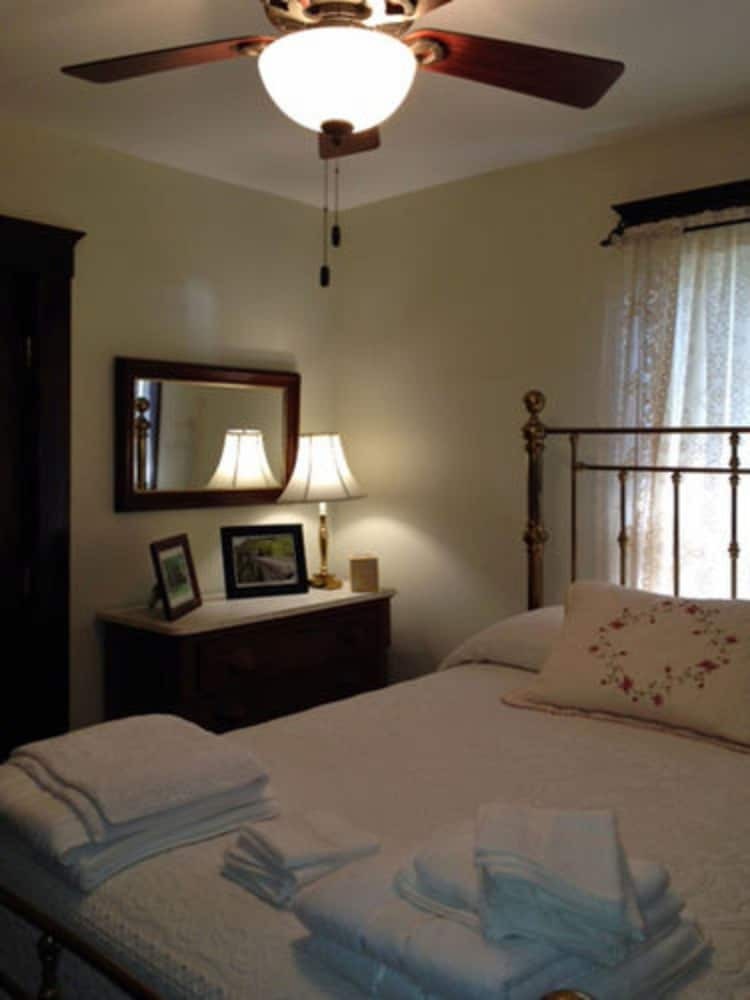 Bed & Breakfast River House Lodge